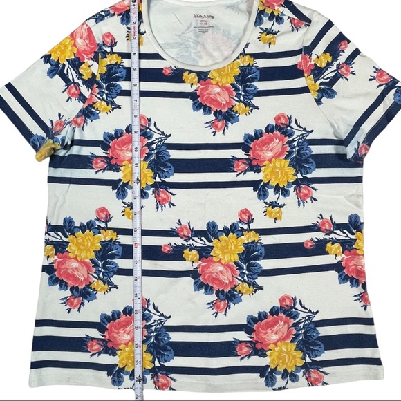 White Stag Xl white & blue stripes, floral design, short sleeve scoop neck - Picture 9 of 10